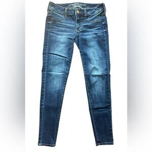 American Eagle Jegging Jeans Womens Size 2 SHORT Super Stretch Medium Wash